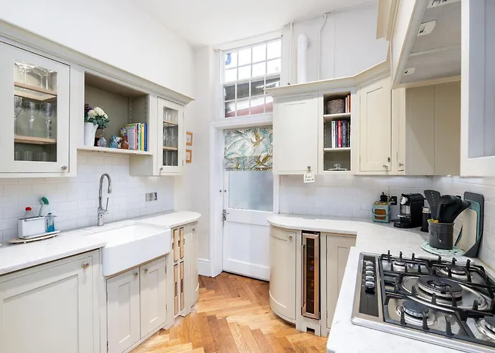 Luxury Victorian Town House - With Parking.