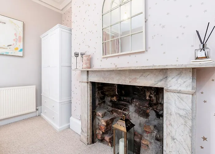 Luxury Victorian Town House - With Parking.