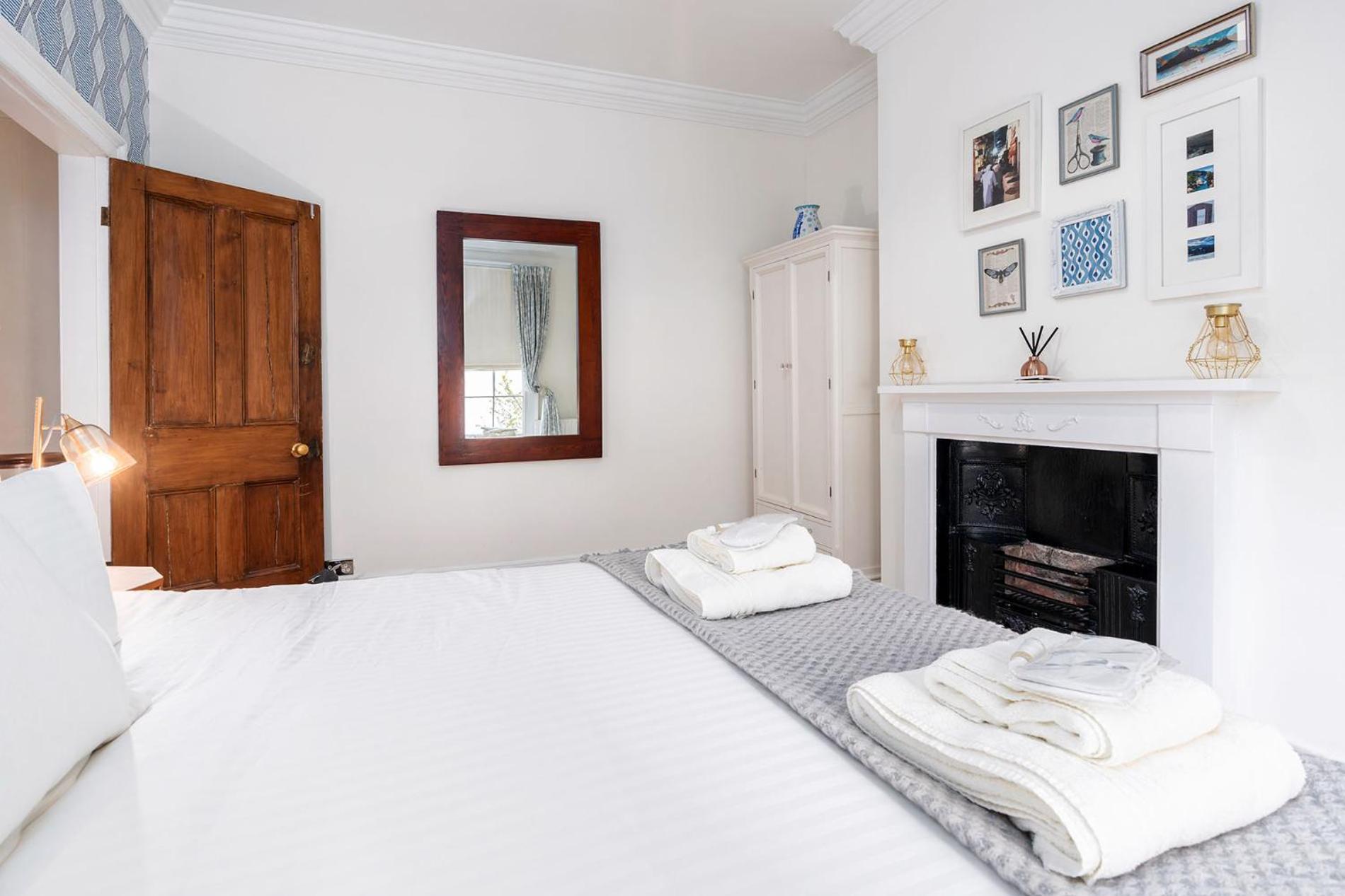 Luxury Victorian Town House - With Parking. York