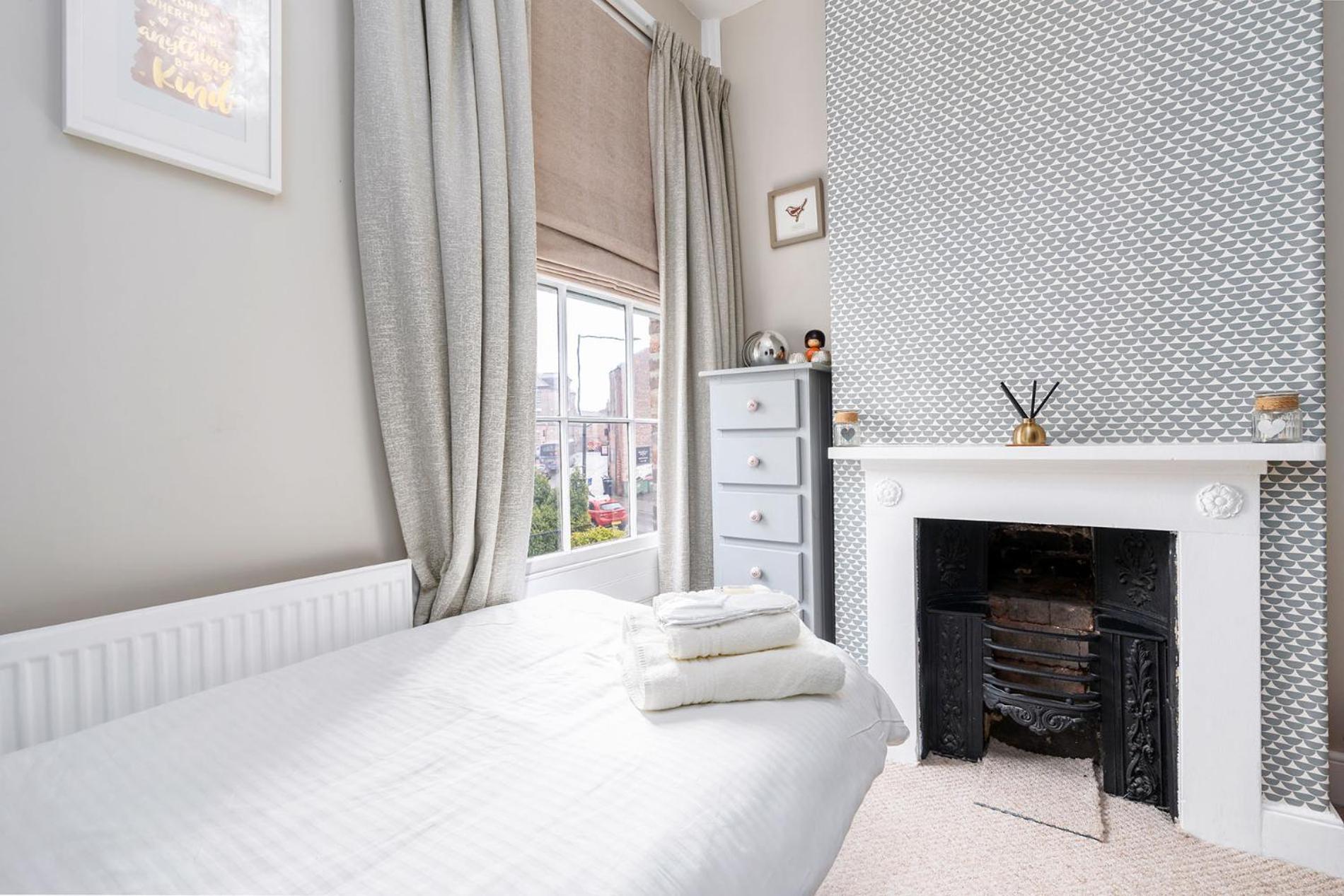 Holiday home Luxury Victorian Town House - With Parking. *