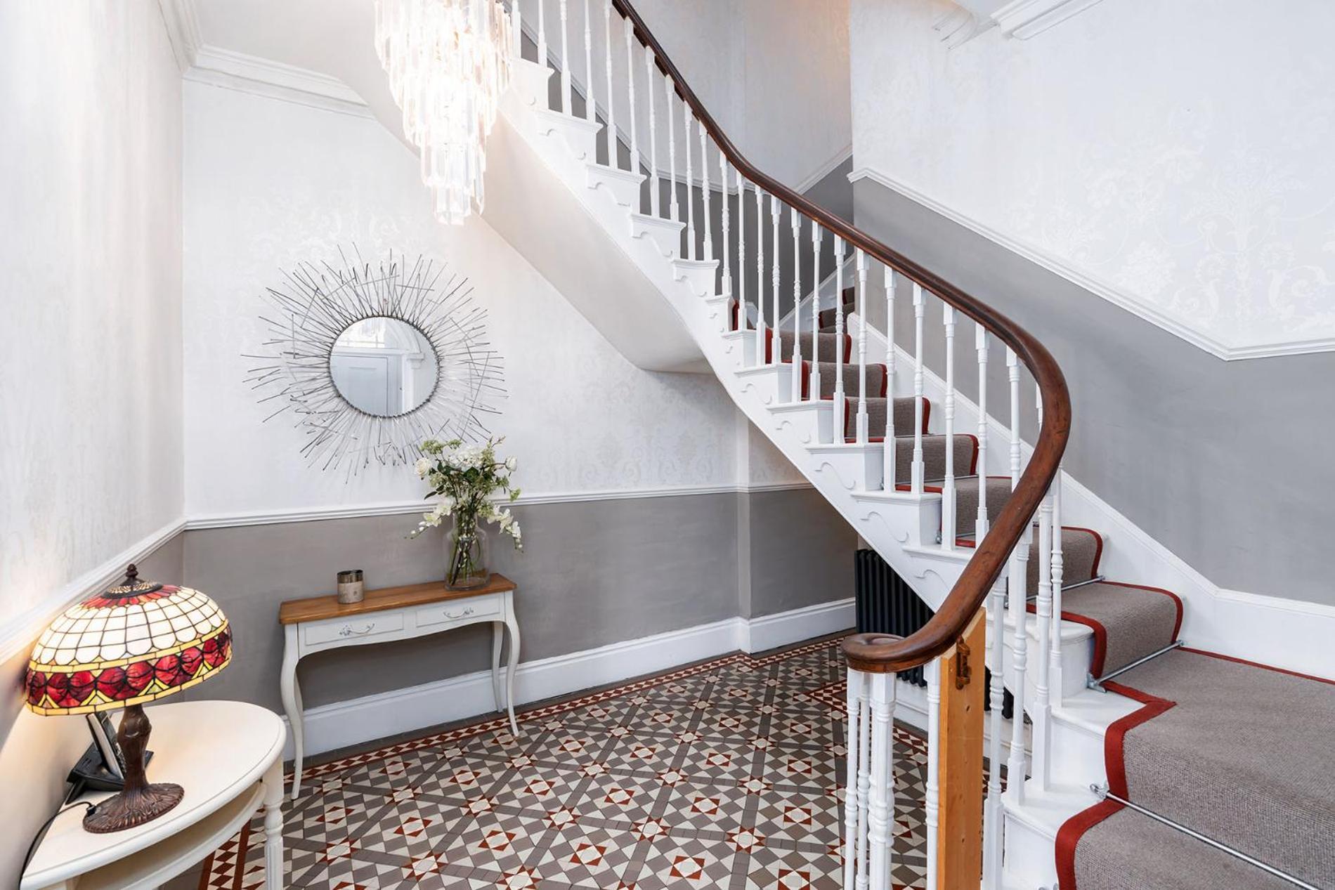 Vakantiehuis Luxury Victorian Town House - With Parking. *