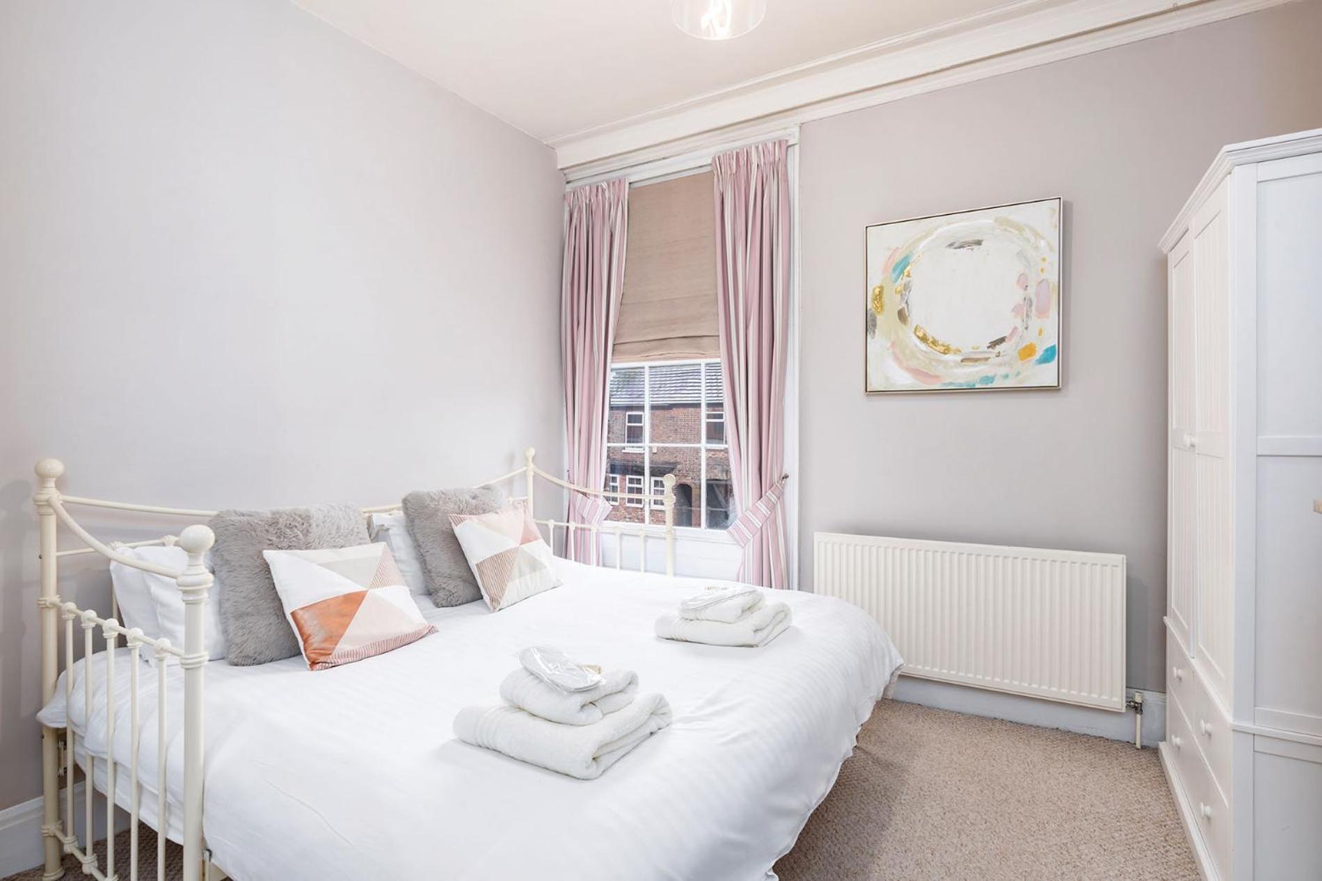 Luxury Victorian Town House - With Parking. York