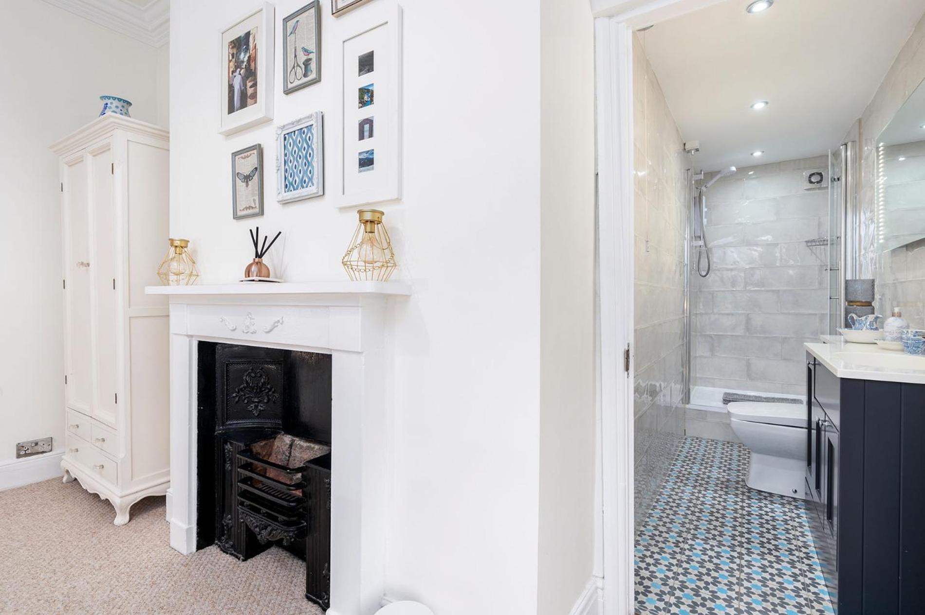 Holiday home Luxury Victorian Town House - With Parking. *