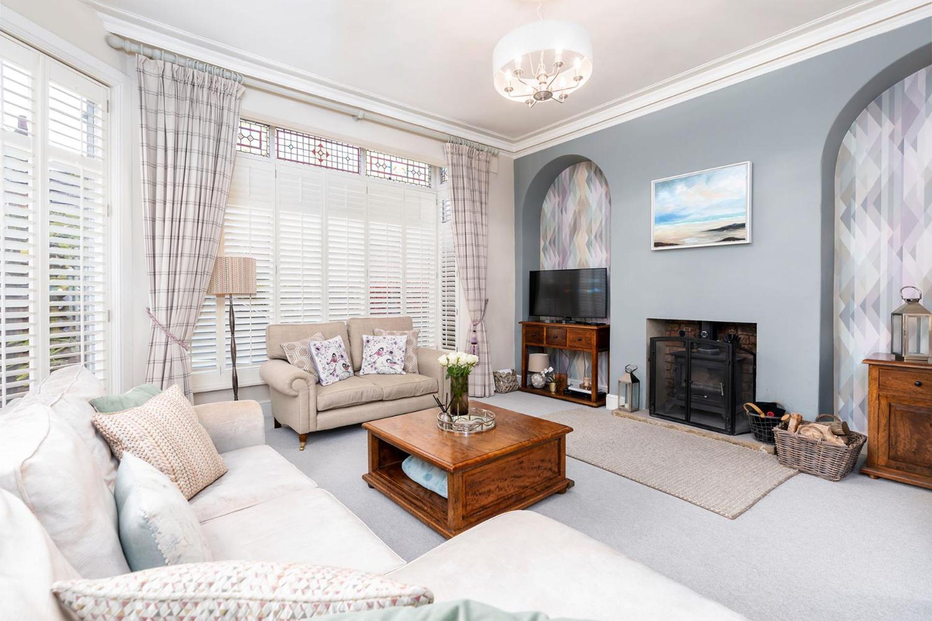 Luxury Victorian Town House - With Parking. Holiday home